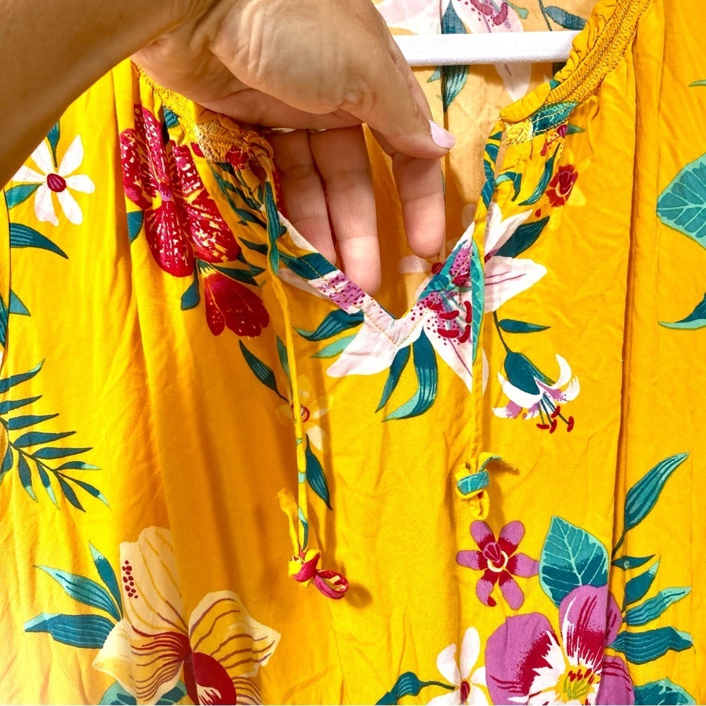 Vibrant floral Boho dress w resort vacay beach vibe - Picture 4 of 12